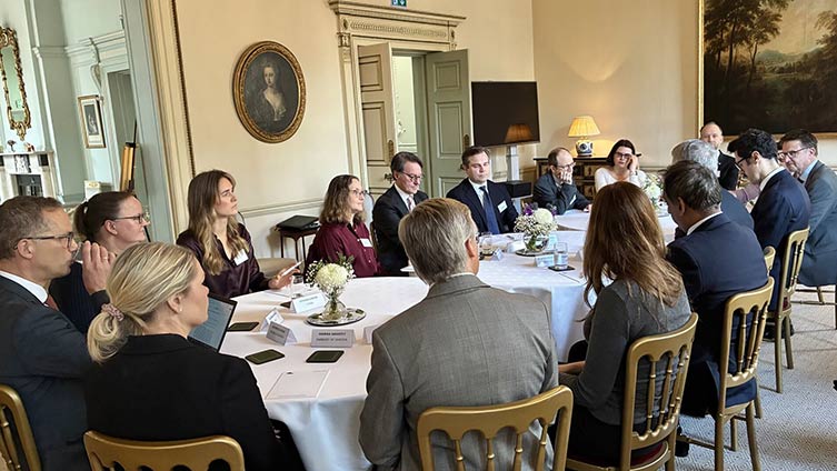 AI rundabordssamtal vid residenset i London. 